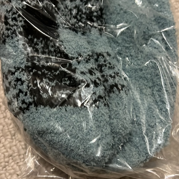 NWT - Cleo - 4 Pairs of super soft crew socks. - Picture 5 of 5